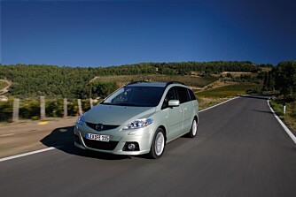 Den ansiktsløftede Mazda 5 skal være mer komfortabel enn den utgående versjonen. Men vi håper den fortsatt er like kjørbar som før. Den ansiktsløftede Mazda 5 skal være mer komfortabel enn den utgående versjonen. Men vi håper den fortsatt er like kjørbar som før.