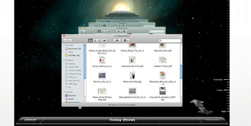 Tilbake i tid: «Her er et skjermbilde fra Mac OSX Leopards Time Machine. Man står i en mappe og kikker tilbake i tid.» Tilbake i tid: «Her er et skjermbilde fra Mac OSX Leopards Time Machine. Man står i en mappe og kikker tilbake i tid.»
