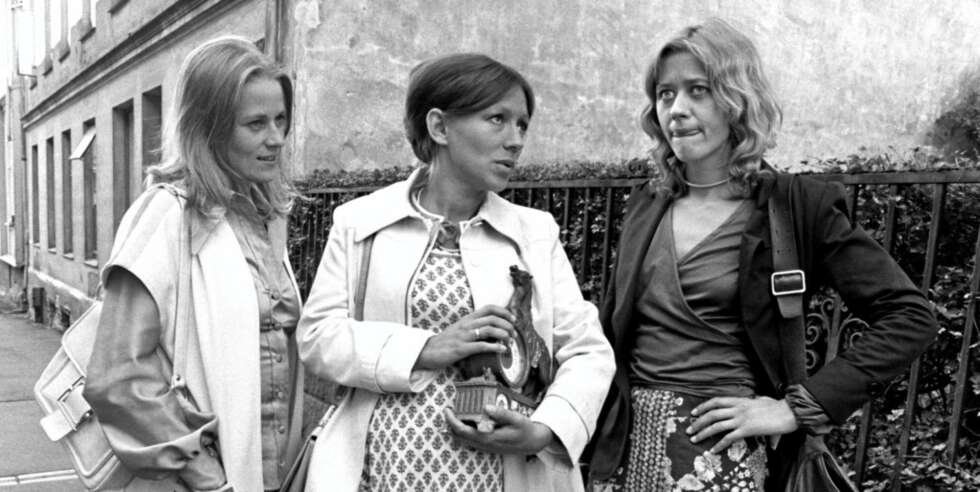 LANG KARRIERE: Anne Marie har vært tilknyttet Nationaltheatret siden 1970. Her fra innspillingen av "Hustruer" fra 1974, sammen med Katja Medbøe og Frøydis Armand. LANG KARRIERE: Anne Marie har vært tilknyttet Nationaltheatret siden 1970. Her fra innspillingen av "Hustruer" fra 1974, sammen med Katja Medbøe og Frøydis Armand.