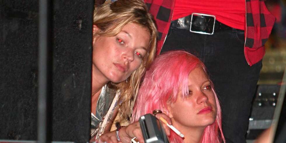 KVINNEN I RØYKEN: Kate har en veldig dårlig uvane, hun røyker mye og ofte. Her sammen med postjernen Lily Allen. KVINNEN I RØYKEN: Kate har en veldig dårlig uvane, hun røyker mye og ofte. Her sammen med postjernen Lily Allen.