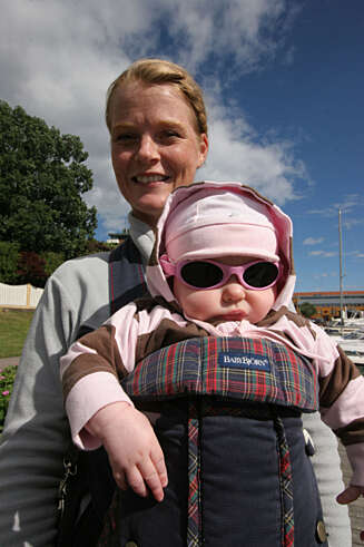 Hanna (tre måneder) og mor Maria. Hanna (tre måneder) og mor Maria.