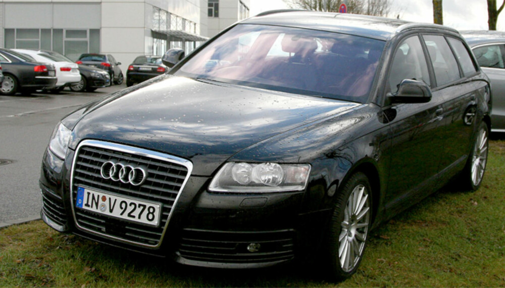 Den største endringen er i fronten; litt annen form på støtfangeren, litt andre luftinntak, og en grill uten tverrdeling er de mest synlige forandringene. Foto: Automedia Den største endringen er i fronten; litt annen form på støtfangeren, litt andre luftinntak, og en grill uten tverrdeling er de mest synlige forandringene. Foto: Automedia