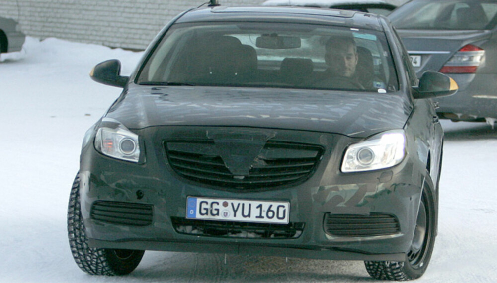 Fronten får samme stil som Antara og Corsa - med mykere og samtidig mer voldsomme former enn dagens Vectra. Foto: Automedia Fronten får samme stil som Antara og Corsa - med mykere og samtidig mer voldsomme former enn dagens Vectra. Foto: Automedia