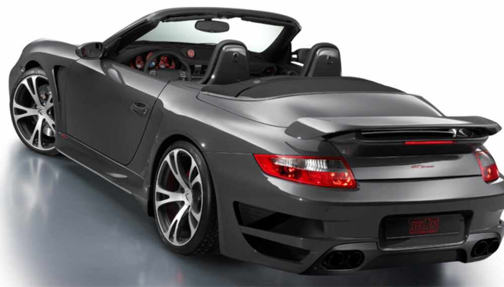 Ingen skal være i tvil om at dette er noe annet enn en helt ordinær 911 Turbo Cab. Techarts stylingsett er mildt sagt markant. Ingen skal være i tvil om at dette er noe annet enn en helt ordinær 911 Turbo Cab. Techarts stylingsett er mildt sagt markant.