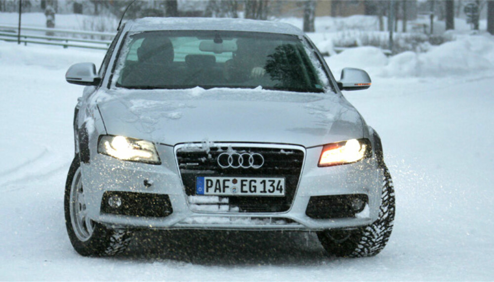 A4 Allroad får blant annet noen plastbiter for beskyttelse av karosseriet, og skliplater foran og bak. Foto: Automedia A4 Allroad får blant annet noen plastbiter for beskyttelse av karosseriet, og skliplater foran og bak. Foto: Automedia
