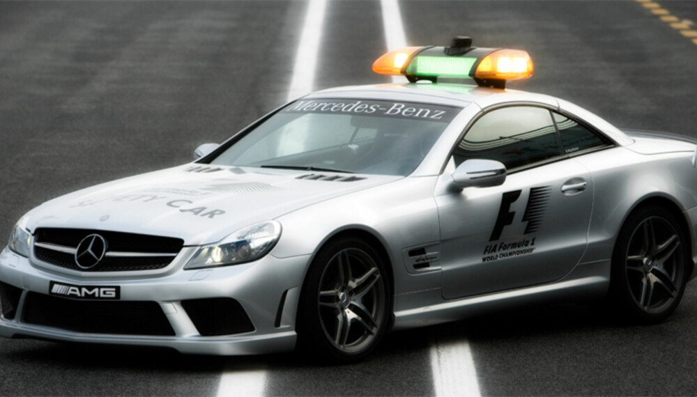 Sikkerhetsbilen som skal brukes i årets F1-løp er en heftig bearbeidet SL 63 AMG. Sikkerhetsbilen som skal brukes i årets F1-løp er en heftig bearbeidet SL 63 AMG.