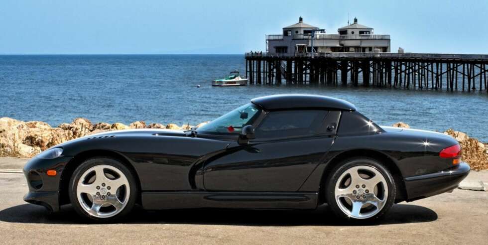 AUSJONERT BORT: Det var en bil av denne typen, en Dodge Viper fra 2000, Pamela auksjonerte bort AUSJONERT BORT: Det var en bil av denne typen, en Dodge Viper fra 2000, Pamela auksjonerte bort