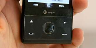 Telefonen er utstyrt med noen harde knapper. Disse fungerer ganske godt til navigering og blaing. Telefonen er utstyrt med noen harde knapper. Disse fungerer ganske godt til navigering og blaing.