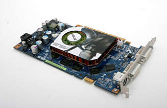 GODSAKER: Asus har puttet mye godsaker i esken på Asus GeForce EN7900GS TOP. GODSAKER: Asus har puttet mye godsaker i esken på Asus GeForce EN7900GS TOP.