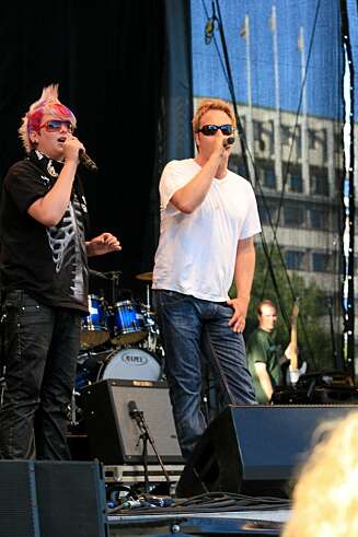 IMPONERTE: Erlend Bratland og Glenn Lyse sang duett under TV 2s sommerturné i sommer. IMPONERTE: Erlend Bratland og Glenn Lyse sang duett under TV 2s sommerturné i sommer.