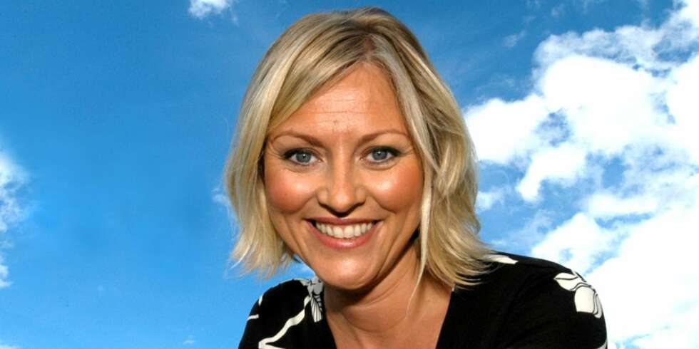 BLÅTT ER RÅTT: TV2s værdame Eli Kari Gjengedal melder fra om både blå himmel og blå neglelakk i sommer. BLÅTT ER RÅTT: TV2s værdame Eli Kari Gjengedal melder fra om både blå himmel og blå neglelakk i sommer.