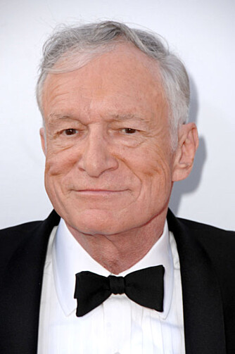 Hugh Hefner har vært heldig. Han har hele to yngre kjærester. Hugh Hefner har vært heldig. Han har hele to yngre kjærester.