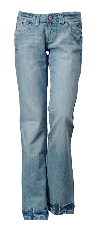Slitte jeans med bootcut fra Josefssons, kr 299. Slitte jeans med bootcut fra Josefssons, kr 299.