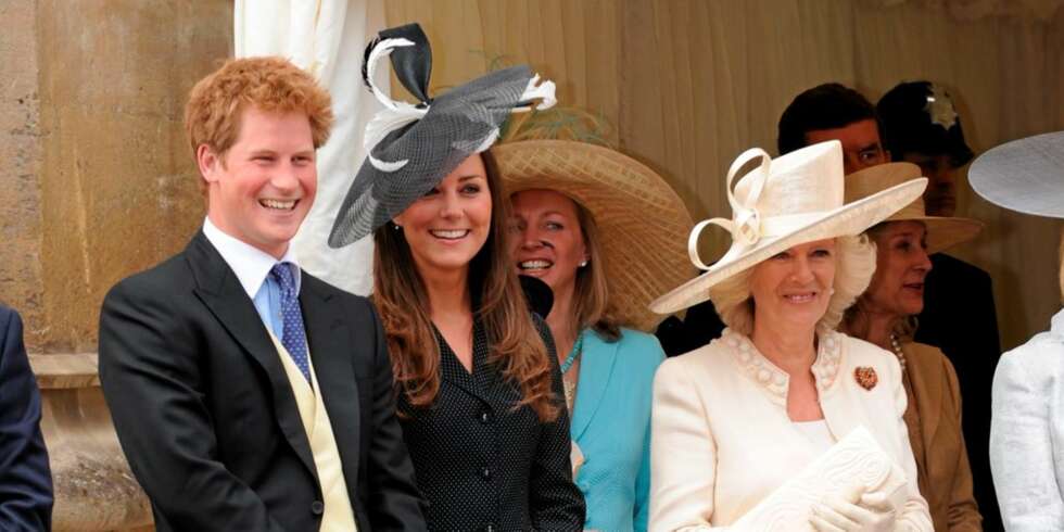 GODTATT: Kate blir sett på som en av familien. Her mellom prins Harry og hertuginne Camilla. GODTATT: Kate blir sett på som en av familien. Her mellom prins Harry og hertuginne Camilla.