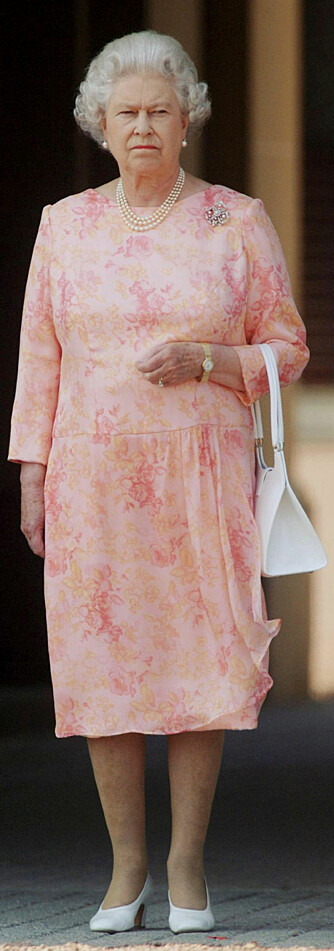 Dronning Elizabeth er kanskje ikke først og fremst kjent som stilikon, men fortjener likevel en plass på listen over verdens mest glamorøse kvinner, mener Vogue. (Foto: WireImage/All Over) Dronning Elizabeth er kanskje ikke først og fremst kjent som stilikon, men fortjener likevel en plass på listen over verdens mest glamorøse kvinner, mener Vogue. (Foto: WireImage/All Over)