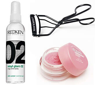 Redken Vinyl glam glansspray, kr 236, Monsoon vippetang, kr 90 og Maybelline Dream mousse kremrouge nr. 01, kr 99. Redken Vinyl glam glansspray, kr 236, Monsoon vippetang, kr 90 og Maybelline Dream mousse kremrouge nr. 01, kr 99.