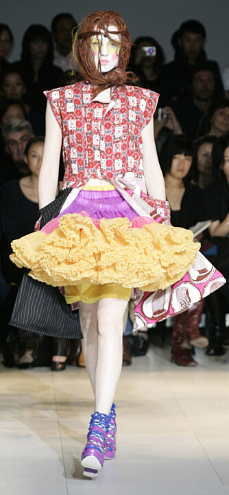 Her fra Comme des Garcons vår og sommer 2008-kolleksjonn. Her fra Comme des Garcons vår og sommer 2008-kolleksjonn.
