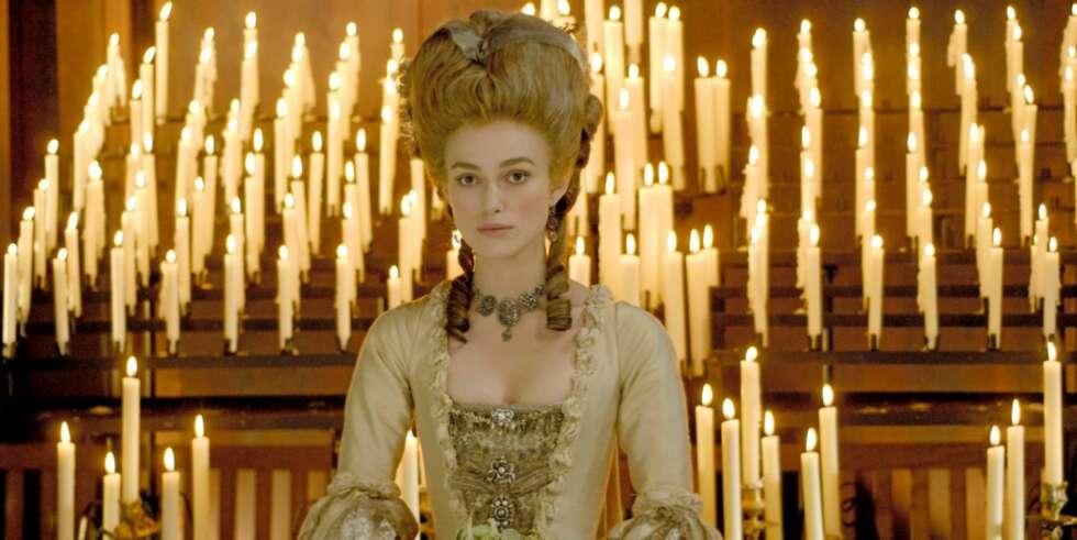 NATURLIG FLATBRYSTET: Gjennom hele "The Duchess"-filmen viser Keira sine naturlige flate pupper. NATURLIG FLATBRYSTET: Gjennom hele "The Duchess"-filmen viser Keira sine naturlige flate pupper.