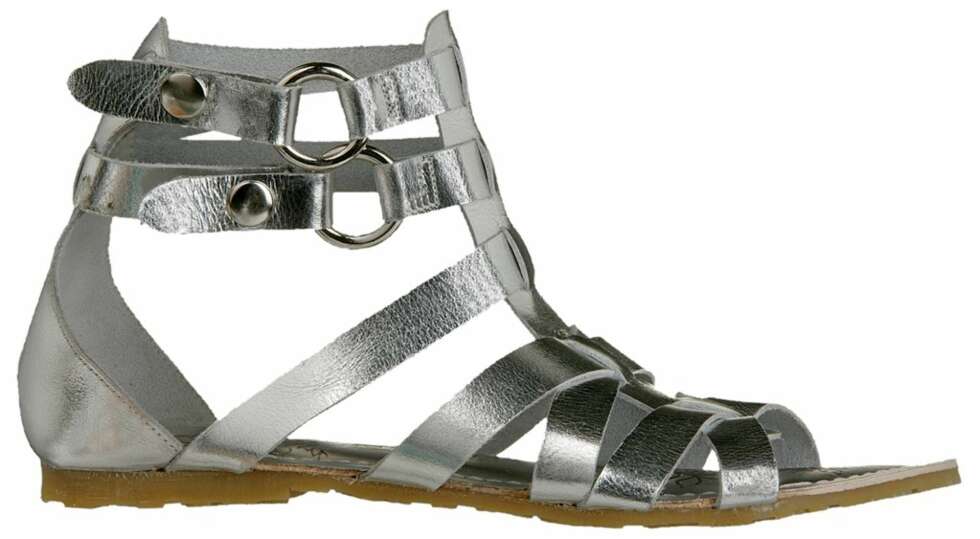 FAVORITT: Mona liker gladiatorsandalene. Denne er fra Din Sko, kr 349. FAVORITT: Mona liker gladiatorsandalene. Denne er fra Din Sko, kr 349.