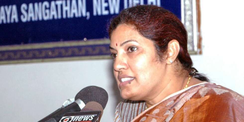 Vil HA BILLIG PC: Indias utdanningsminister D. Purandeswari har igangsatt et program for å produsere pc-er som kan selges for rundt femti kroner til skoleelever. Vil HA BILLIG PC: Indias utdanningsminister D. Purandeswari har igangsatt et program for å produsere pc-er som kan selges for rundt femti kroner til skoleelever.
