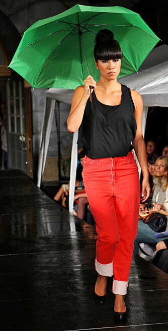 Her er en model iført klær fra Cheap Monday-kolleksjonen vår/sommer 2008. Her er en model iført klær fra Cheap Monday-kolleksjonen vår/sommer 2008.
