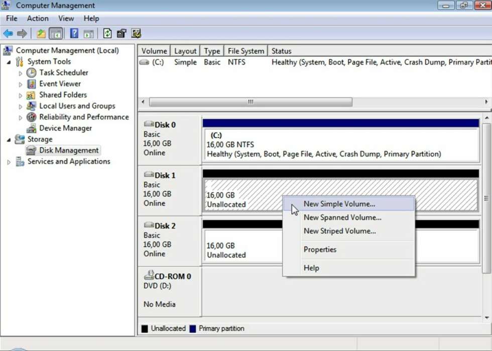 FORMATERE NY DISK: Her har vi satt inn en uformatert ny harddisk i maskinen vår. For å få tilgang til den fra utforsker, er vi nødt til å formatere den. «Nytt enkelt volum» gjør nettopp dette. FORMATERE NY DISK: Her har vi satt inn en uformatert ny harddisk i maskinen vår. For å få tilgang til den fra utforsker, er vi nødt til å formatere den. «Nytt enkelt volum» gjør nettopp dette.