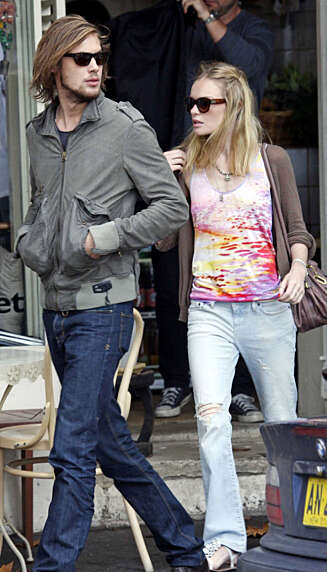 Kate Bosworth sammen med kjæresten James Rousseau i London. Kate Bosworth sammen med kjæresten James Rousseau i London.