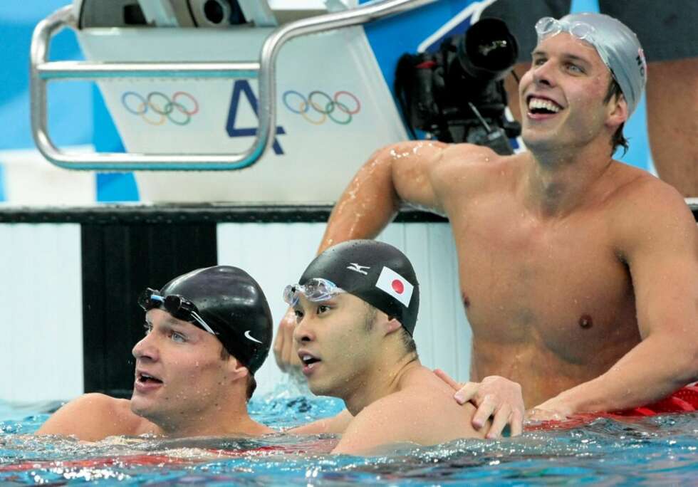 VINNERNE: Alexander endte opp på 2. plass under finalen i 100 meter bryst. her sammen med vinneren, japanske Kosuke Kitajima, og amerikanske Brendan Hansen som endte opp på fjerde plass. VINNERNE: Alexander endte opp på 2. plass under finalen i 100 meter bryst. her sammen med vinneren, japanske Kosuke Kitajima, og amerikanske Brendan Hansen som endte opp på fjerde plass.