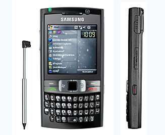 Samsung SGH-i780 er bred, men overraskende tynn. Samsung SGH-i780 er bred, men overraskende tynn.