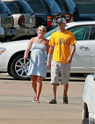 TILSYNELATENDE LYKKELIGE: Jamie Lynn Spears og Casey Aldridge var lykkelig forelsket da de ventet på datteren Maddies ankomst. TILSYNELATENDE LYKKELIGE: Jamie Lynn Spears og Casey Aldridge var lykkelig forelsket da de ventet på datteren Maddies ankomst.