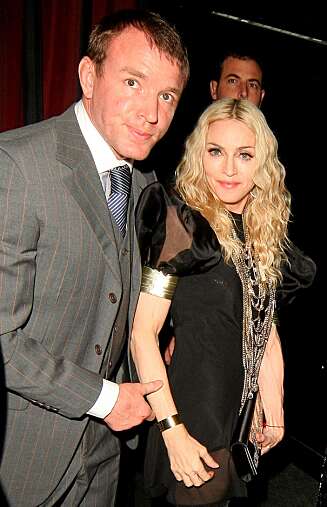 LYKKEN BRAST: Etter måneder med spekulasjoner går Madonna og Guy Ritchie hver til sitt LYKKEN BRAST: Etter måneder med spekulasjoner går Madonna og Guy Ritchie hver til sitt