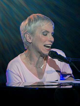 VETERAN: Annie Lennox har lang fartstid i musikkbransejn. Her under en gjesteopptreden under fjorårets American Idol. VETERAN: Annie Lennox har lang fartstid i musikkbransejn. Her under en gjesteopptreden under fjorårets American Idol.