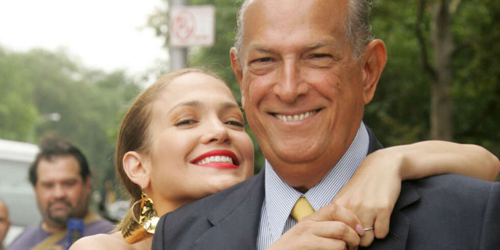 Oscar de la Renta kom på en god 14. plass. Her er han sammen med Jennifer Lopez. Oscar de la Renta kom på en god 14. plass. Her er han sammen med Jennifer Lopez.