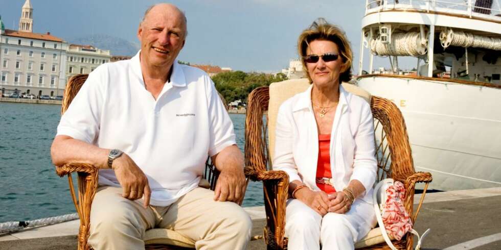 40 ÅR I SELSKAP: Kong Harald og dronning Sonja feirer sine 40 år som ektepar i dag. 40 ÅR I SELSKAP: Kong Harald og dronning Sonja feirer sine 40 år som ektepar i dag.