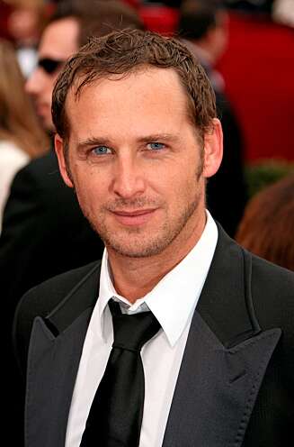 FLØRTET: Josh Lucas og Anne Hathaway så svært så forelsket ut på date i Denver. FLØRTET: Josh Lucas og Anne Hathaway så svært så forelsket ut på date i Denver.