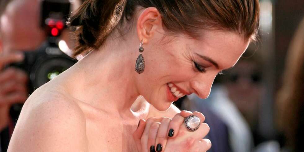 LYKKELIG: Anne Hathaway tok bruddet med kjæresten tungt. Nå ser det ut til at hun har fått ny kjæreste. LYKKELIG: Anne Hathaway tok bruddet med kjæresten tungt. Nå ser det ut til at hun har fått ny kjæreste.