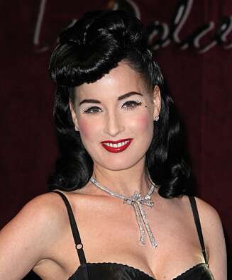 TIL NORGE: Her bærer Dita Von Teese et av de eksklusive diamantsmykkene fra diamantkolleksjonen til Montblanc. TIL NORGE: Her bærer Dita Von Teese et av de eksklusive diamantsmykkene fra diamantkolleksjonen til Montblanc.