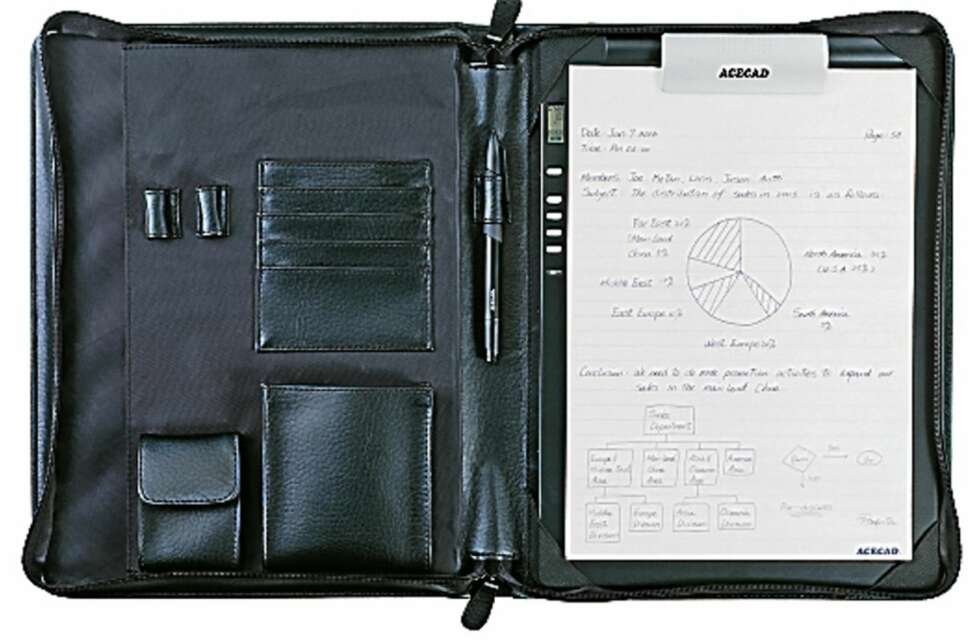 EKSTRAUTSTYR: Denne dokumentmappen kan kjøpes separat. Den beskytter DigiMemo og pennen og har plass til å lagre en del annet. EKSTRAUTSTYR: Denne dokumentmappen kan kjøpes separat. Den beskytter DigiMemo og pennen og har plass til å lagre en del annet.