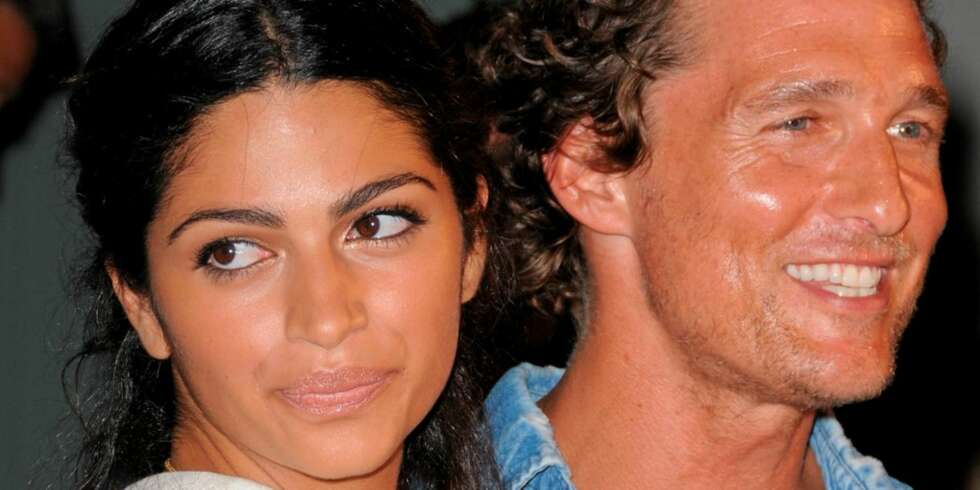 Camilla Alves får støtte av kjæresten Mathew Mcounaghey, når hun nå lanserer sin egen veskekolleksjon. Camilla Alves får støtte av kjæresten Mathew Mcounaghey, når hun nå lanserer sin egen veskekolleksjon.