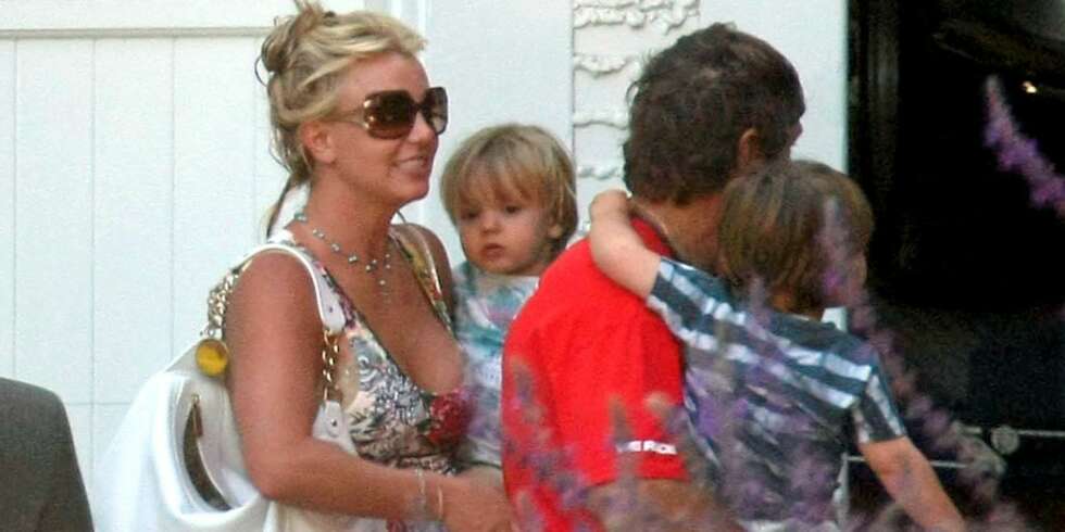 FAMILIETID: Britney Spears er et eneste stort smil når hun får være sammen med Sean Preston og Jayden James. FAMILIETID: Britney Spears er et eneste stort smil når hun får være sammen med Sean Preston og Jayden James.