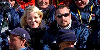 BLIR HJEMME: Kronprinsesse Mette-Marit blir ikke med kronprinsen til Beijing. Her er hun i Salt Lake City i 2002. BLIR HJEMME: Kronprinsesse Mette-Marit blir ikke med kronprinsen til Beijing. Her er hun i Salt Lake City i 2002.
