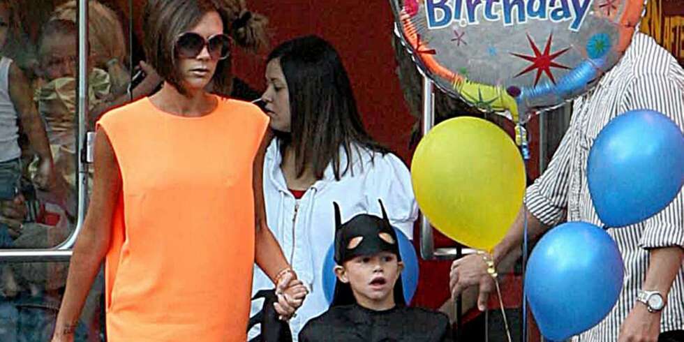 BURSDAG: Romeo James Beckham fylte seks år 1. september. Her kledd ut som Batman på bursdagsfesten sin i Universal Studios i Los Angeles. BURSDAG: Romeo James Beckham fylte seks år 1. september. Her kledd ut som Batman på bursdagsfesten sin i Universal Studios i Los Angeles.