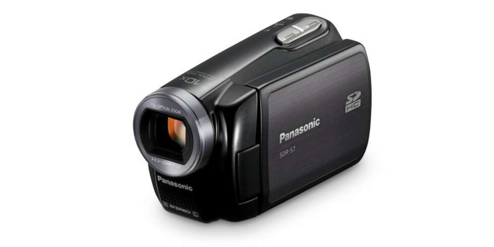 KOMPAKT: Panasonic S7 er et skikkelig lommevennlig kamera med en vekt på bare 165 gram. KOMPAKT: Panasonic S7 er et skikkelig lommevennlig kamera med en vekt på bare 165 gram.