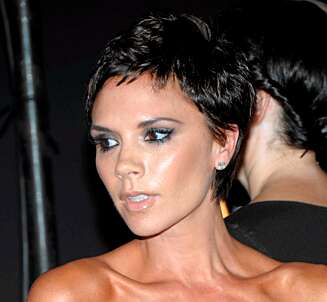 KORT OG GODT: Victoria Beckham viste fram sitt klortklipte jeg under Mercedes-Benz Fashion Week i New York. KORT OG GODT: Victoria Beckham viste fram sitt klortklipte jeg under Mercedes-Benz Fashion Week i New York.