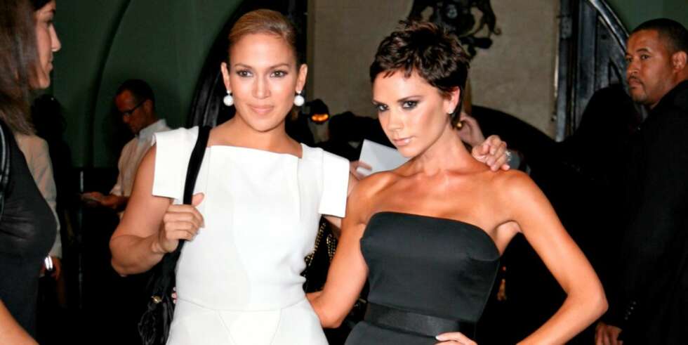 VENNINNER: Jennifer Lopez og Victoria Beckham på visningen til Marc Jacobs. Victoria Beckham med sin vanlige posering, men med ny frisyre. VENNINNER: Jennifer Lopez og Victoria Beckham på visningen til Marc Jacobs. Victoria Beckham med sin vanlige posering, men med ny frisyre.