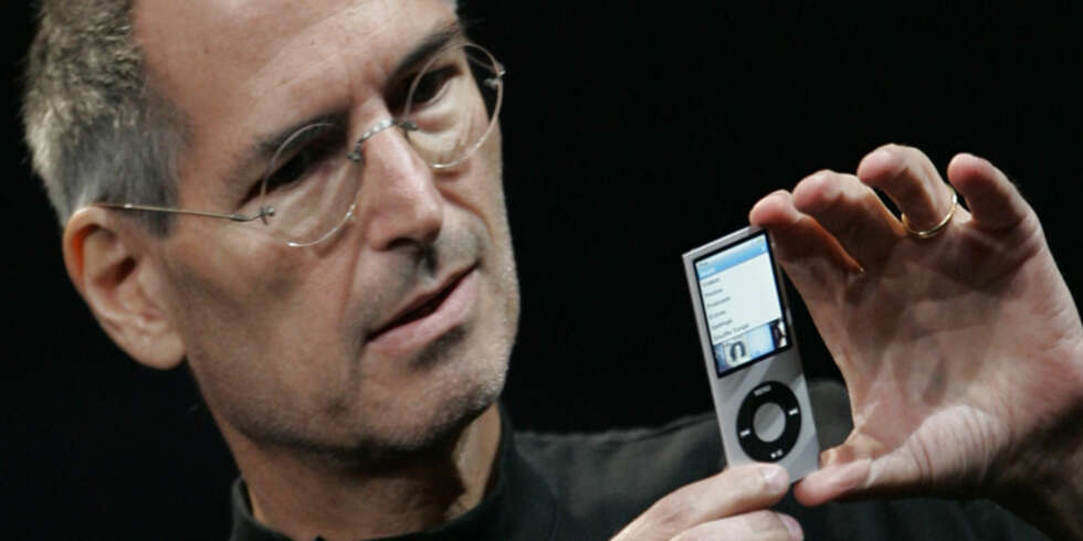 Steve Jobs viste stolt frem sin nye Nano under lanseringsfesten i San Fransisco. Steve Jobs viste stolt frem sin nye Nano under lanseringsfesten i San Fransisco.
