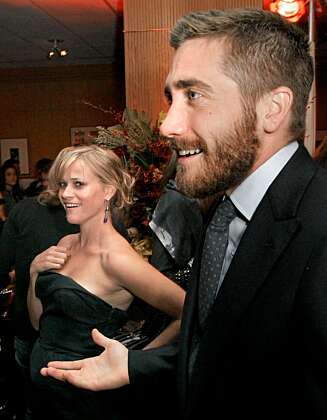 STJERNEPAR: Reese Witherspoon og Jake Gyllenhaal ble sammen etter skilsmissen fra Ryan Phillippe. STJERNEPAR: Reese Witherspoon og Jake Gyllenhaal ble sammen etter skilsmissen fra Ryan Phillippe.