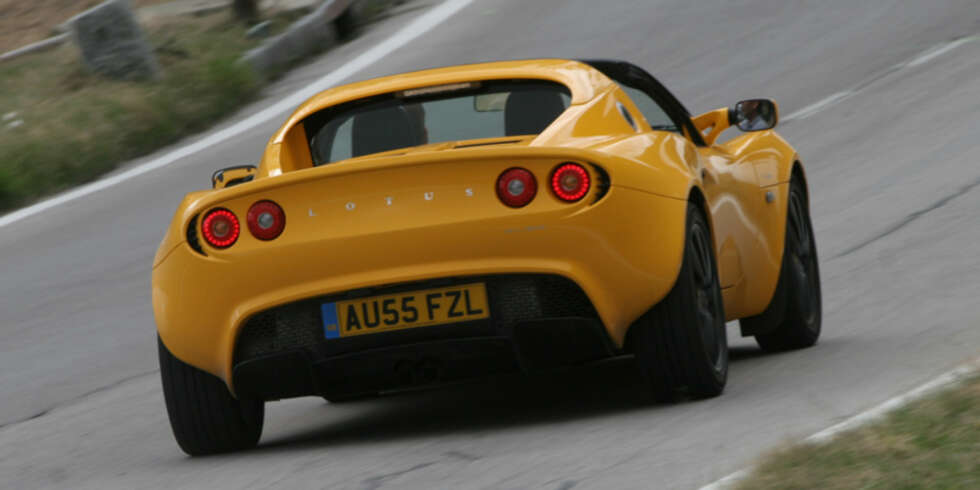 En vanlig Lotus Elise,som vi ser på bildet, er en rask bil. Den elektriske versjonen fra Detroit Electrics og Proton er enda kjappere. En vanlig Lotus Elise,som vi ser på bildet, er en rask bil. Den elektriske versjonen fra Detroit Electrics og Proton er enda kjappere.