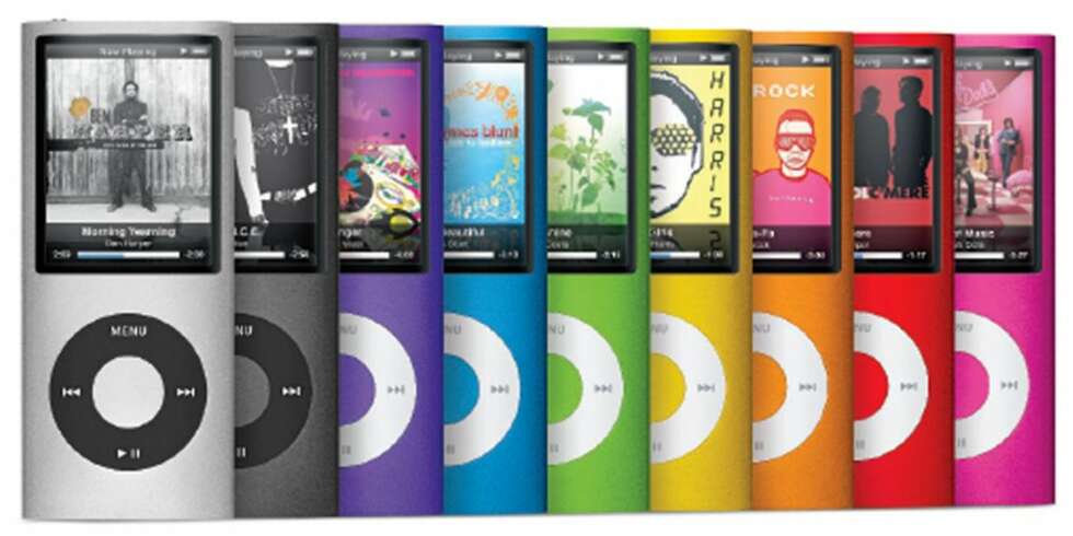 FARGERIK: Nye Nano fås i farger for enhver smak. Legg for øvrig merke til at bergensbandet Datarock (nr. 3 fra høyre) er kraftig eksponert i disse reklamebildene fra Apple. FARGERIK: Nye Nano fås i farger for enhver smak. Legg for øvrig merke til at bergensbandet Datarock (nr. 3 fra høyre) er kraftig eksponert i disse reklamebildene fra Apple.