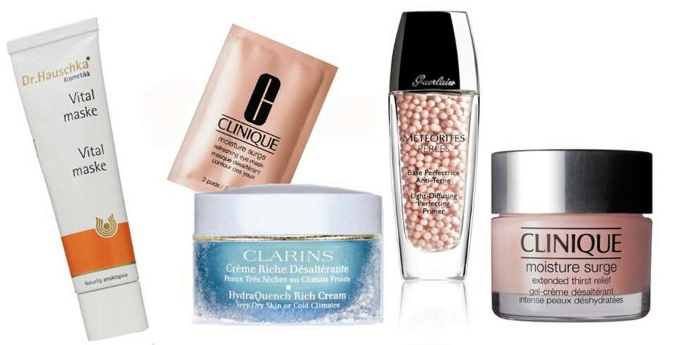 TRYNEFAKTOR: Guerlain Météorites Perles Light Diffusing Perfecting Primer gjør huden myk, strålende og glansfull med diskret skinn. Kr 495. Clarins Hydra Quench Rich Cream er en rik og ekstra fuktighetsgivende krem, som virker mot følelsen av tørr og stram hud. kr 420. Clinique Moisture Surge Extended Thirst Relief, er en fuktighetskrem for tørr og dehydrert hud. Kr 350. Dr. Hauschka Vitale maske skal gi glød og fuktighet til grå og gusten hud. Kr 300. Clinique Moisture Surge Refreshing Eye Mask hjelper trett og hoven hud rundt øyepartiet. Kr 200,- for 20 pads. TRYNEFAKTOR: Guerlain Météorites Perles Light Diffusing Perfecting Primer gjør huden myk, strålende og glansfull med diskret skinn. Kr 495. Clarins Hydra Quench Rich Cream er en rik og ekstra fuktighetsgivende krem, som virker mot følelsen av tørr og stram hud. kr 420. Clinique Moisture Surge Extended Thirst Relief, er en fuktighetskrem for tørr og dehydrert hud. Kr 350. Dr. Hauschka Vitale maske skal gi glød og fuktighet til grå og gusten hud. Kr 300. Clinique Moisture Surge Refreshing Eye Mask hjelper trett og hoven hud rundt øyepartiet. Kr 200,- for 20 pads.